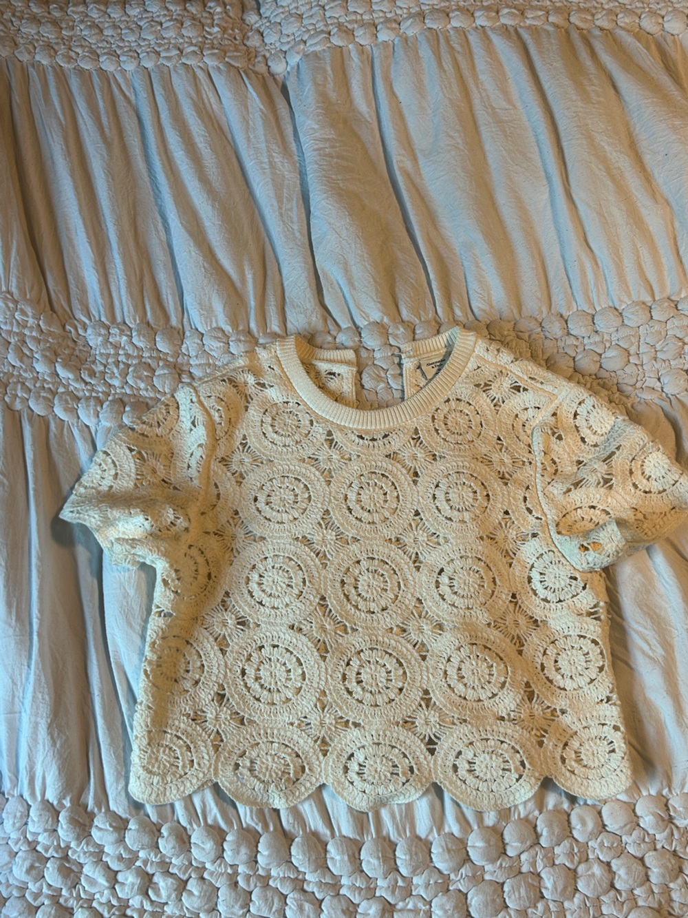 Abercrombie and Fitch cream crochet crop top size XS